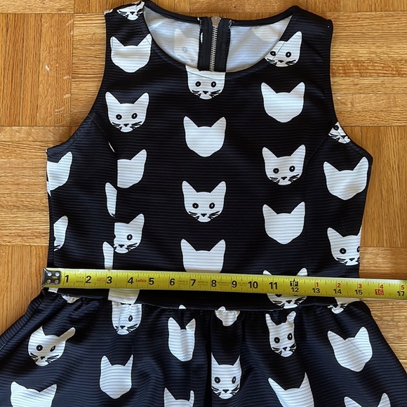 Vintage “kitty cat” print black and white mini dress. Size Medium Made in Spain. - Picture 4 of 9